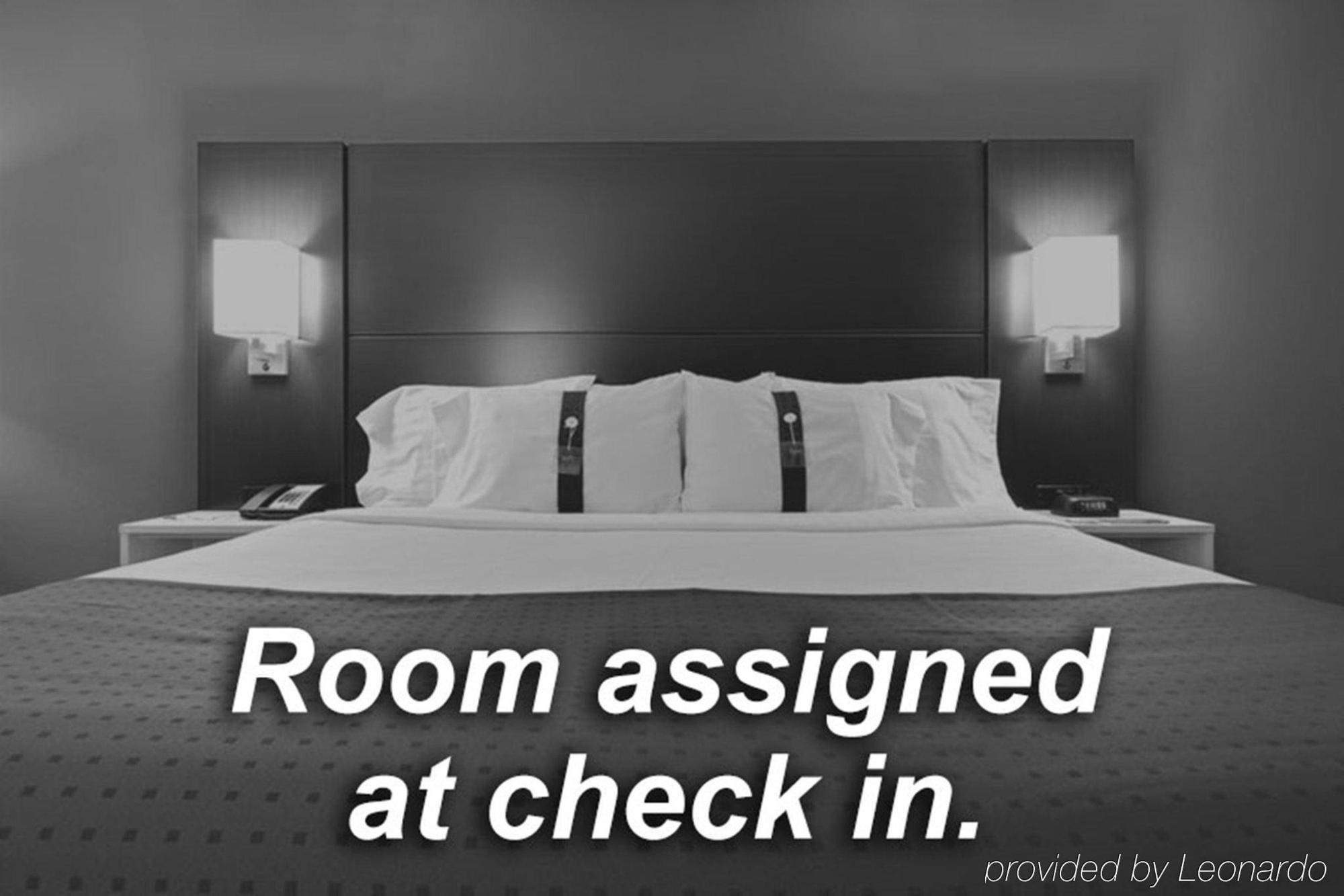 Hotel Indigo Boston - Newton Riverside Extérieur photo