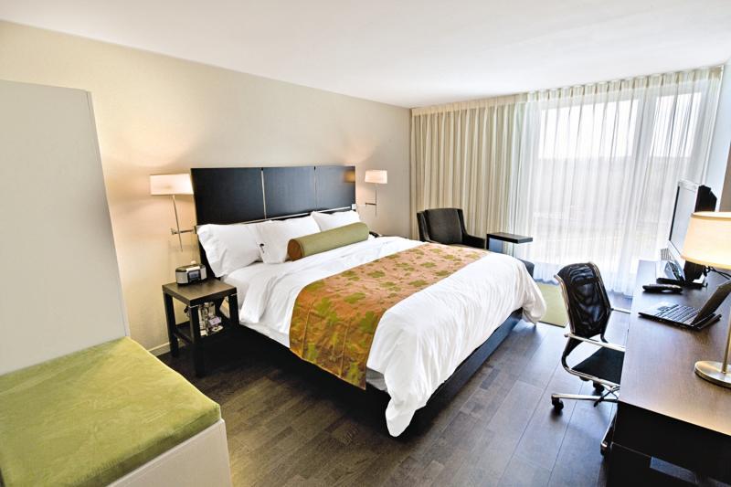 Hotel Indigo Boston - Newton Riverside Extérieur photo