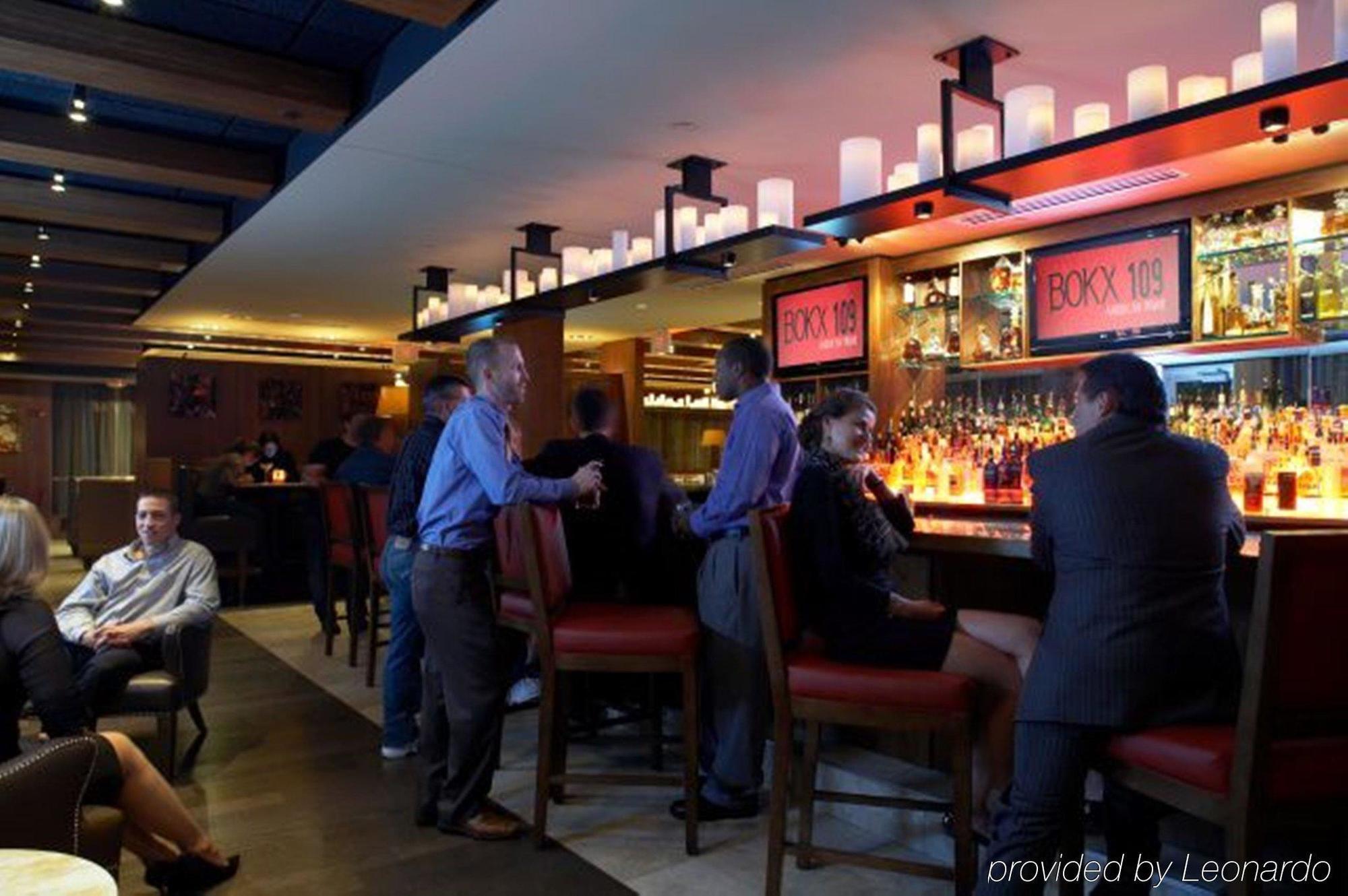 Hotel Indigo Boston - Newton Riverside Extérieur photo