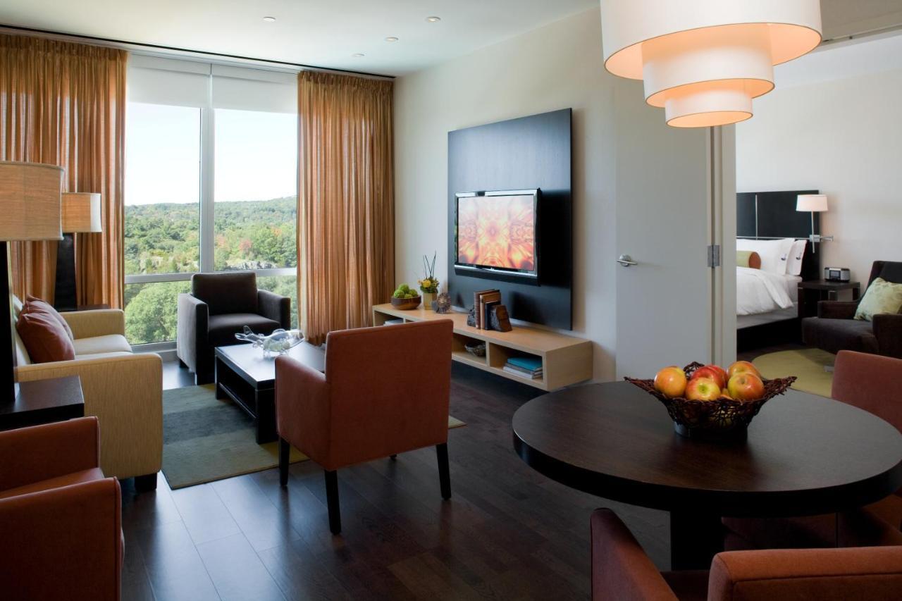 Hotel Indigo Boston - Newton Riverside Extérieur photo