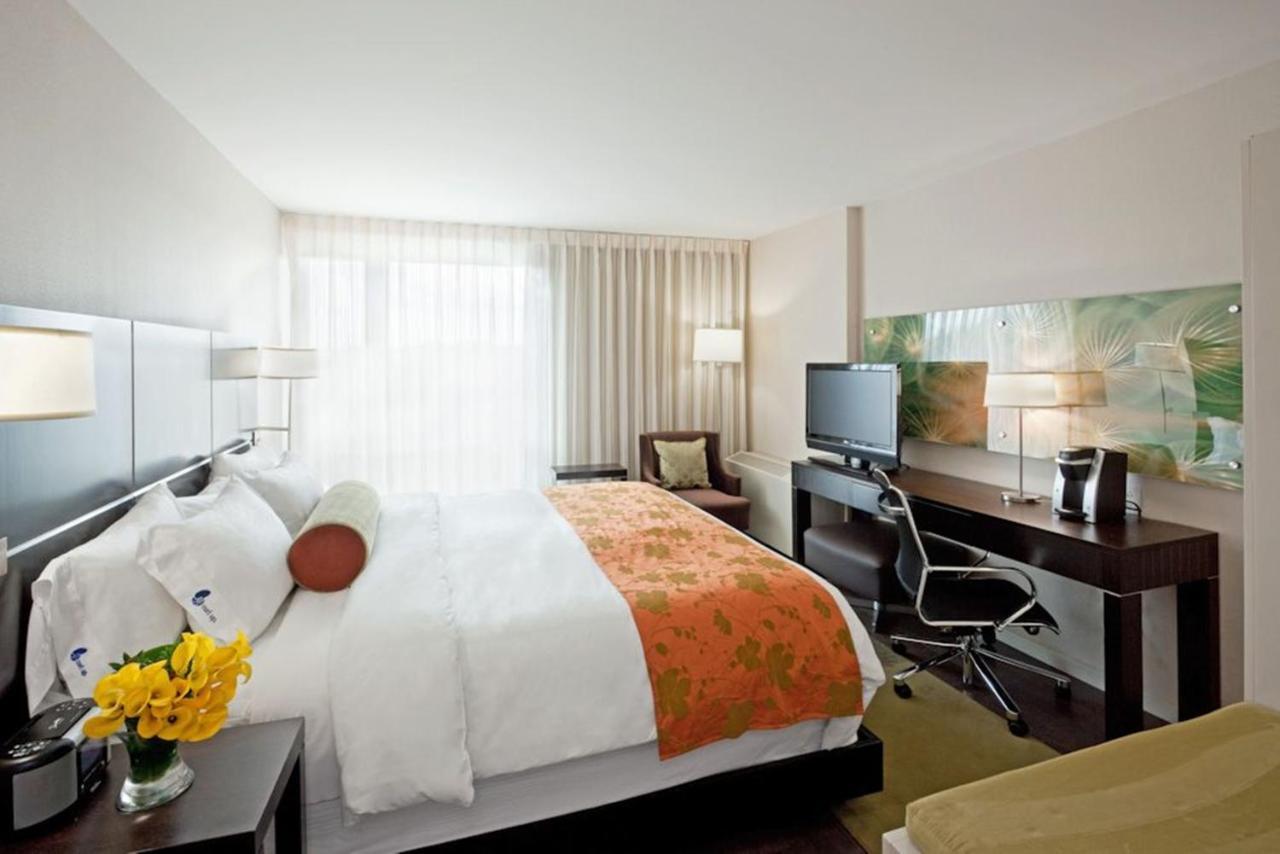 Hotel Indigo Boston - Newton Riverside Extérieur photo